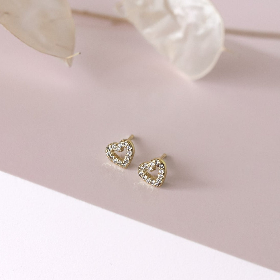 Aretes Corazón Calado Borde Strass