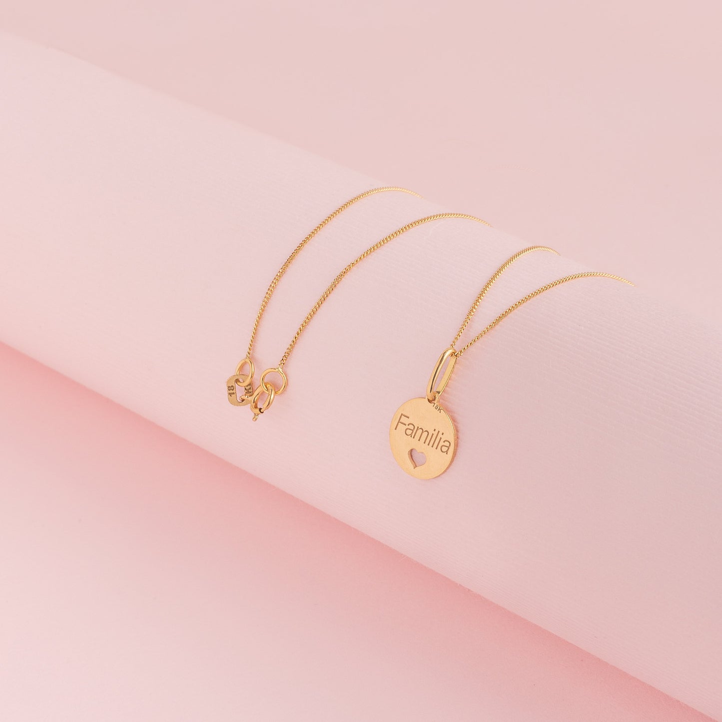 Dije Plaquita Oro 18k (precio no incluye cadena)